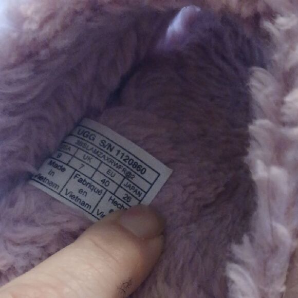 Fluffy Pink Slippers - Picture 3 of 6